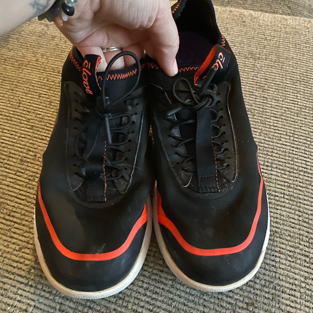 Clove woman’s nursing shoes size 9
